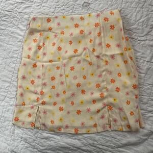 NWT Elodie Floral Print Mini Skirt with Front Slits Size Small